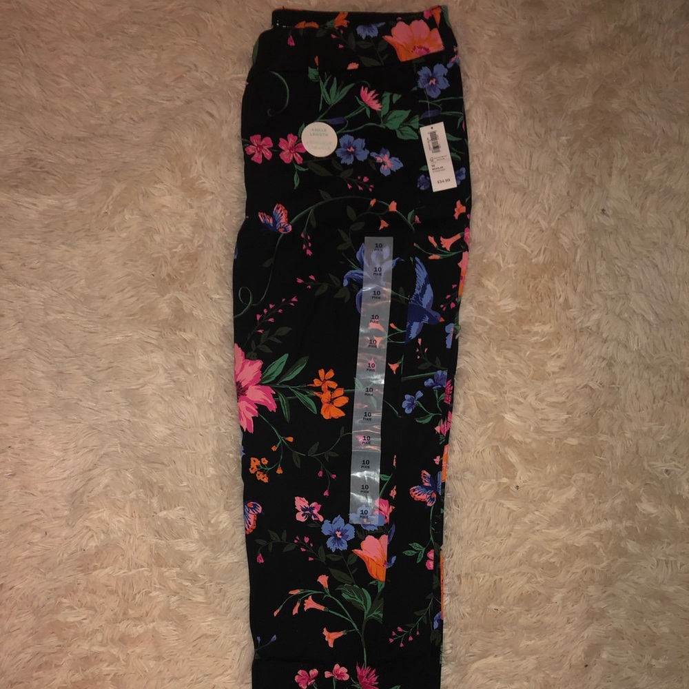 Colorful pixie pant